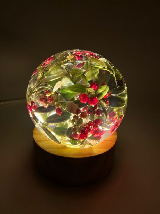 "BUMBA" 8.2 cm auksti baltā un silti baltā led  Epoksīda lampa ar dabas ziediem | SpiiidBotanics roku darbs